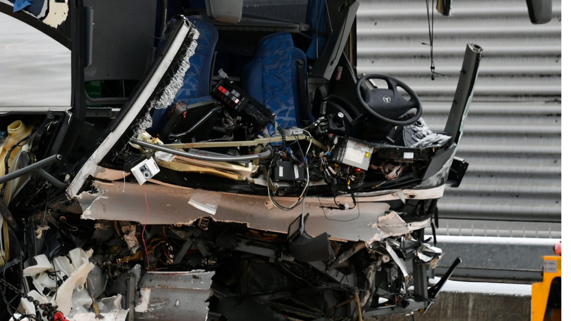 Двама души загубиха живота си а над 20 бяха ранени