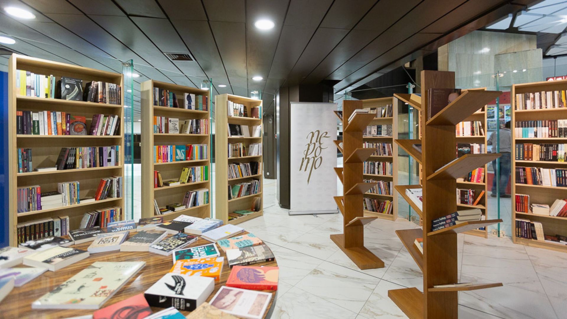 Апел: Оставете книжарниците отворени, книгите лекуват душата