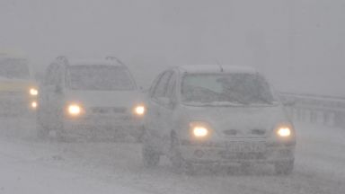  Снегорин се прекатурна и затвори пътя Кюстендил – Дупница 