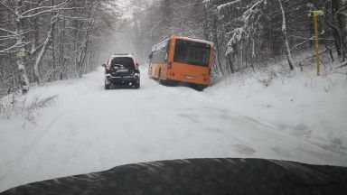40 деца блокирани за 7 часа на Витоша, свалиха ги с джипове