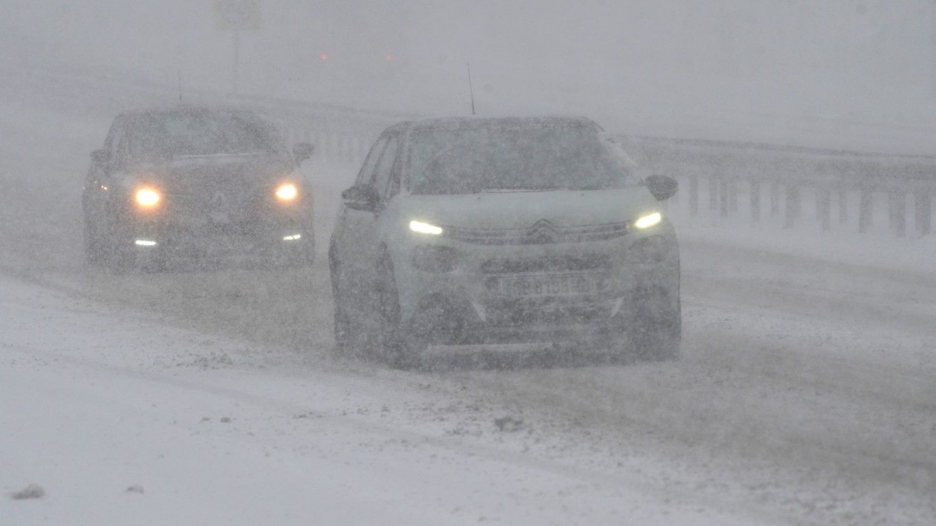 Полагане на асфалт върху снежна покривка предизвика скандал в Гложене