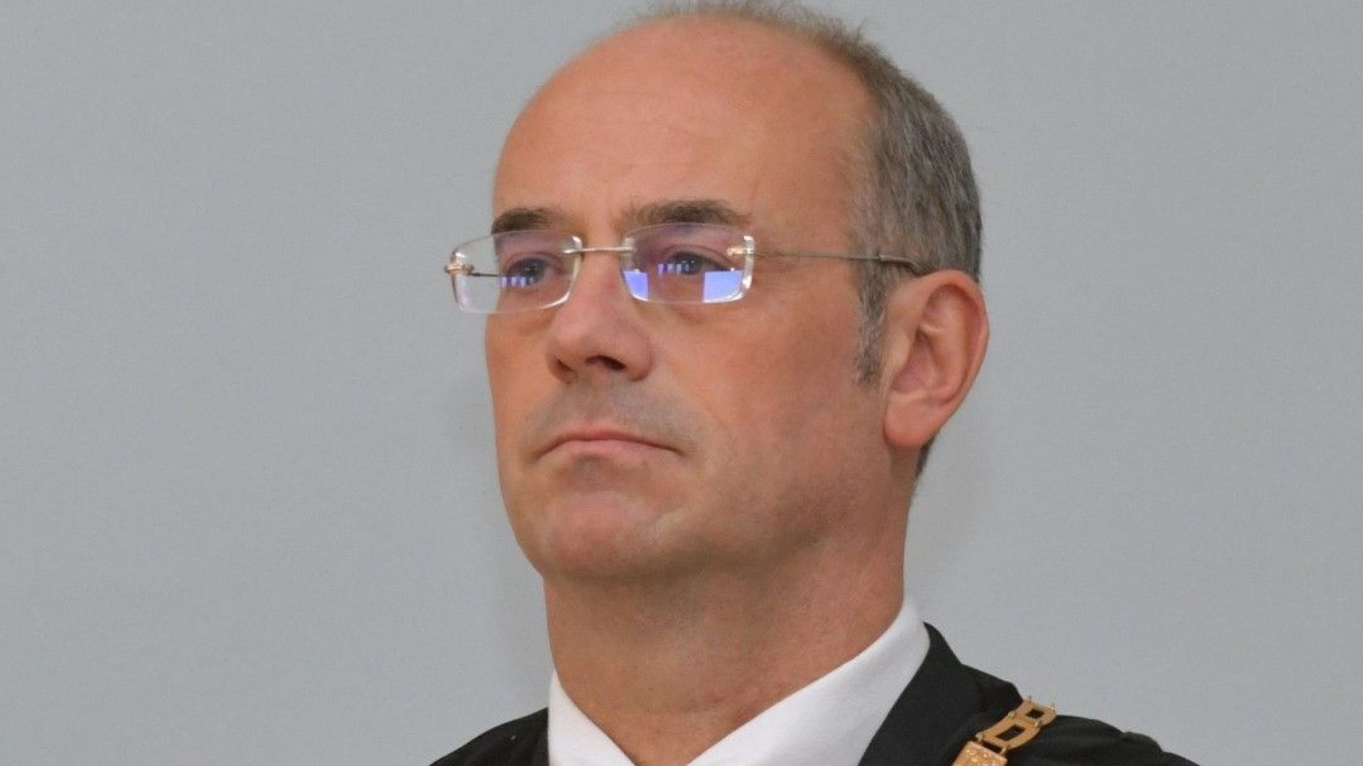 След сезиране от статия със заглавие Двойни стандарти на Дондуков