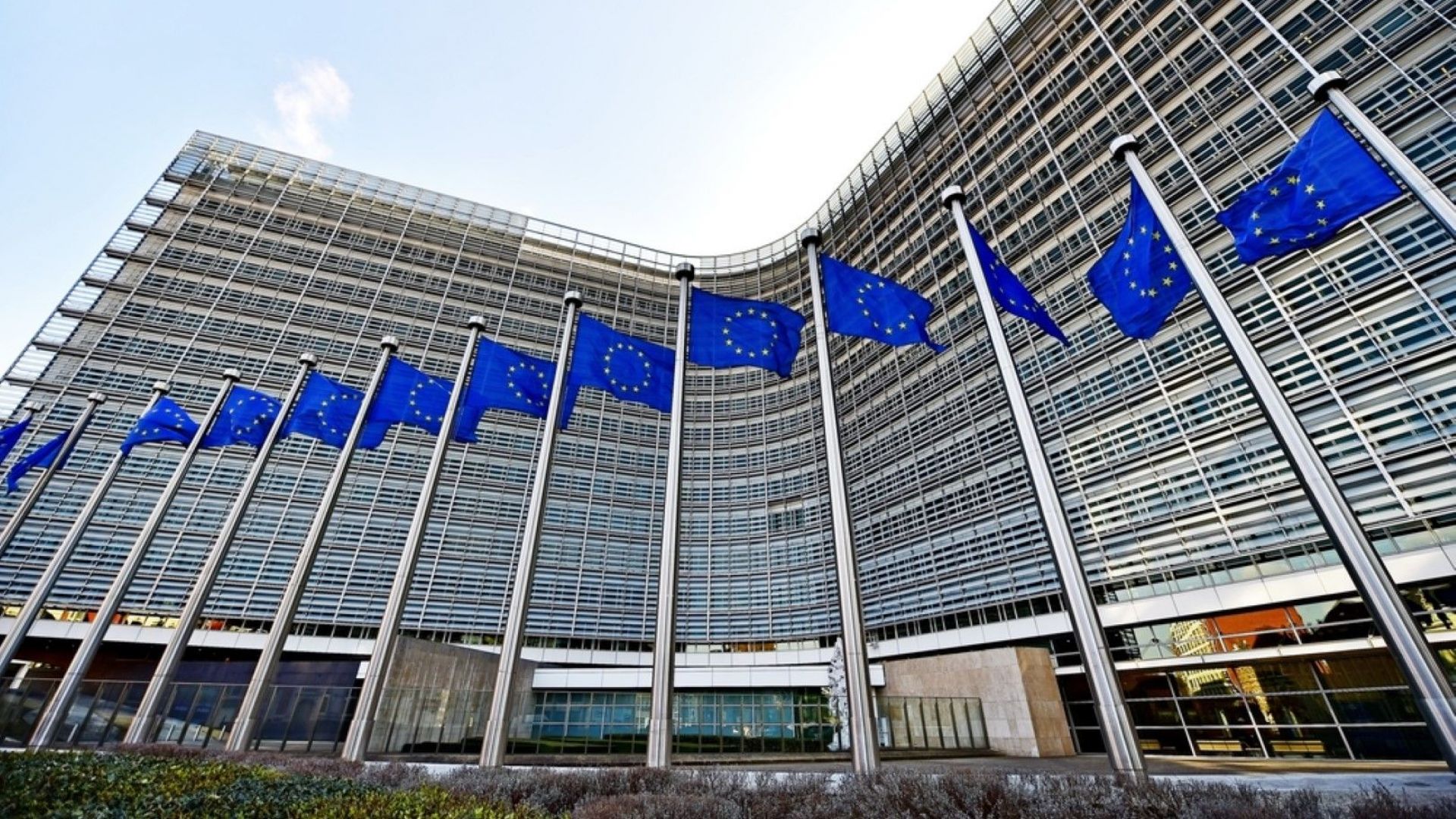 Еврокомисията глоби 77 милиона евро Българския енергиен холдинг