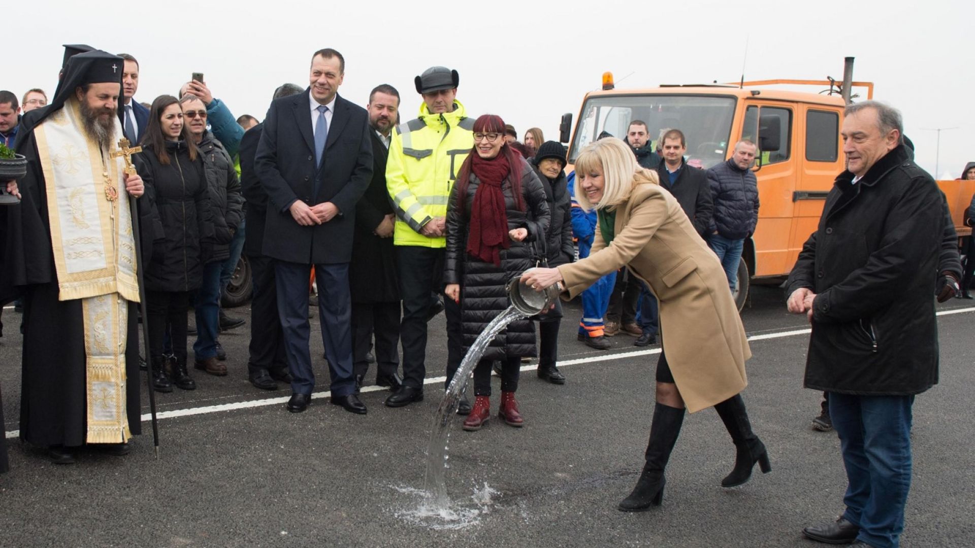 През 2019 г. ще изградим 119 км нови пътища, зарече се министър Аврамова 