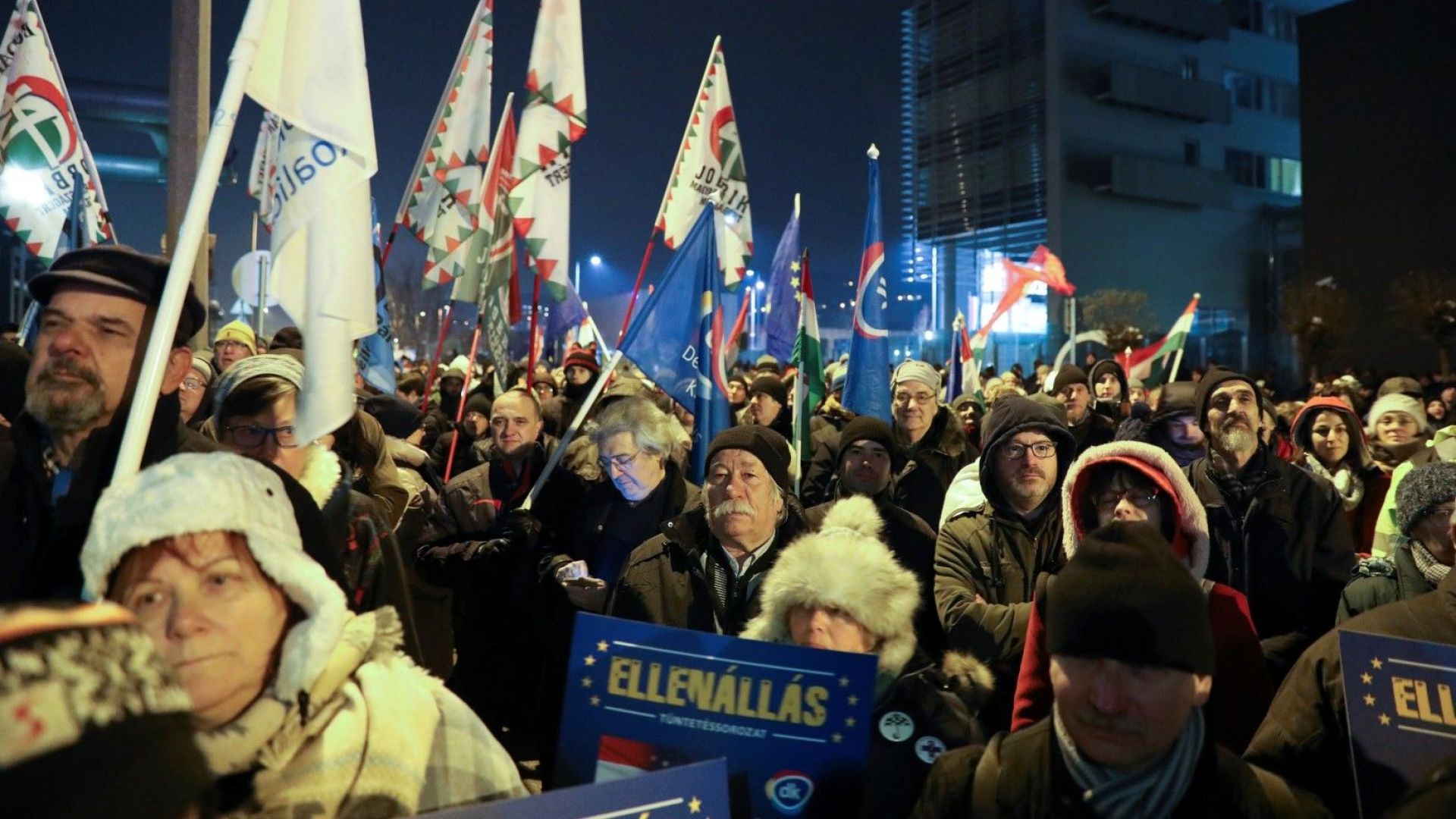 Хиляди участват отново в протести в Унгария