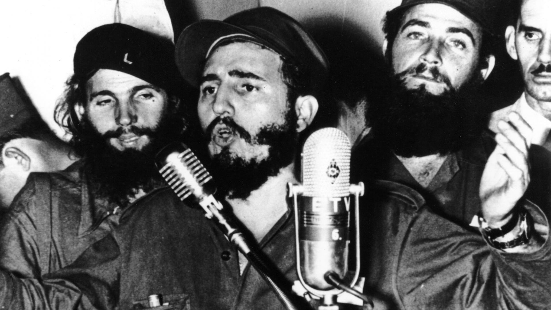 Преди 60 години 1 януари 1959 г Фидел Кастро поема