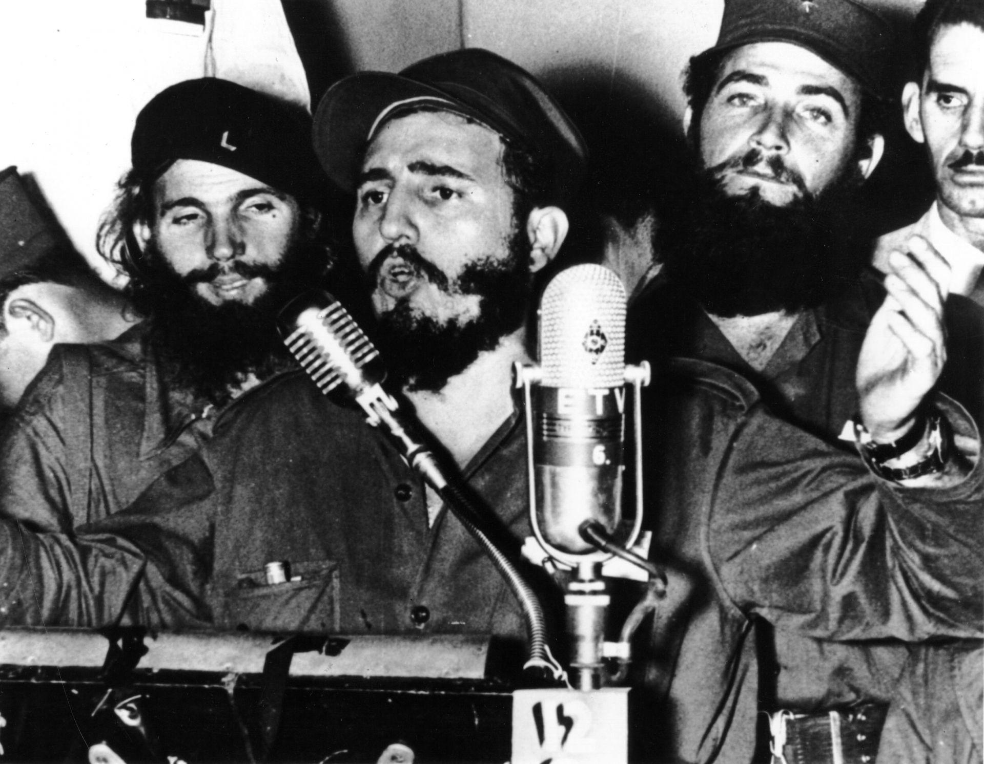 На 8 януари 1959 г. Фидел Кастро влиза в Хавана