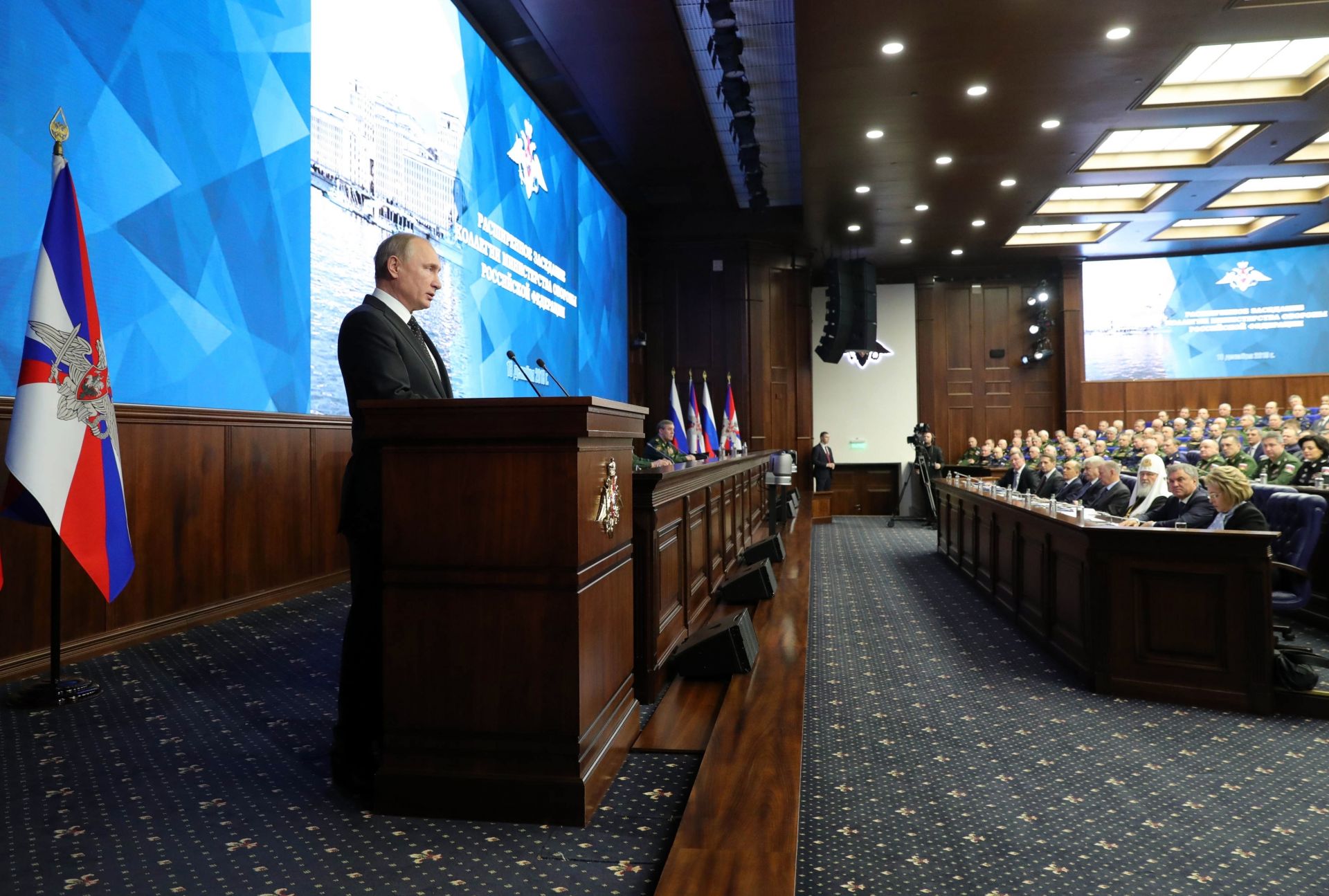 Руският президент Владимир Путин присъства на среща с висшия военен персонал в централата на руското министерство на отбраната в Москва