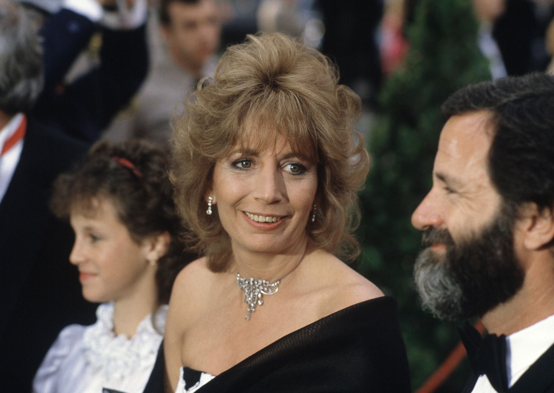 9 април 1984 г.:  Пени Маршал пристига за 56-та Годишни награди на Оскар в Лос Анджелис