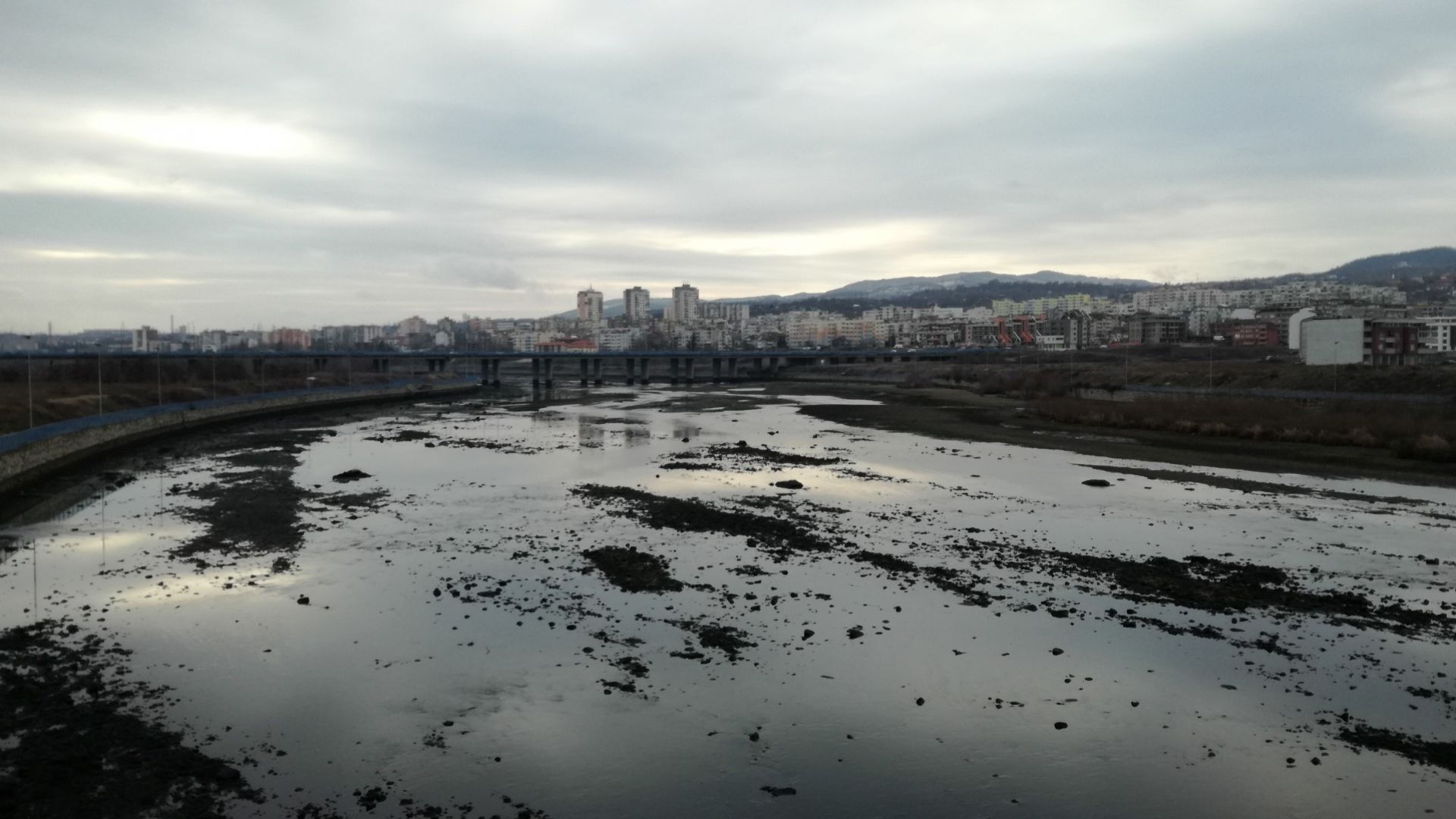 Водното огледало в Кърджали беше източено тази сутрин при акция