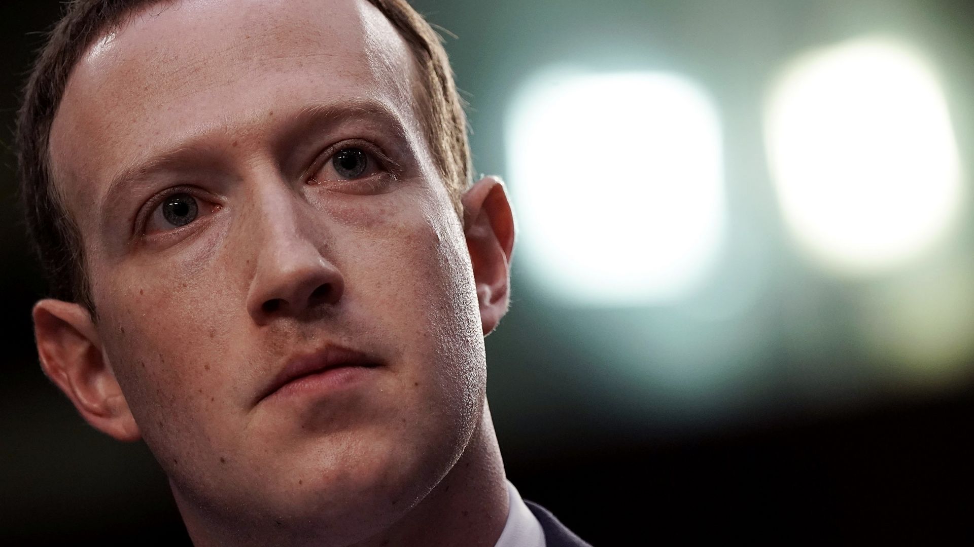 Facebook ще блокира публикации, отричащи Холокоста