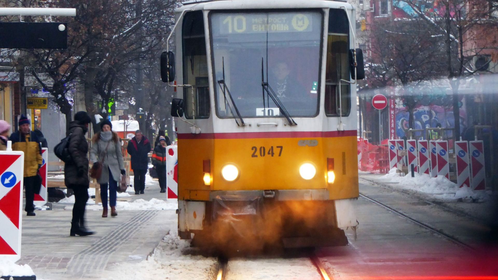 От днес беше възстановено движението на трамваите по улица Граф