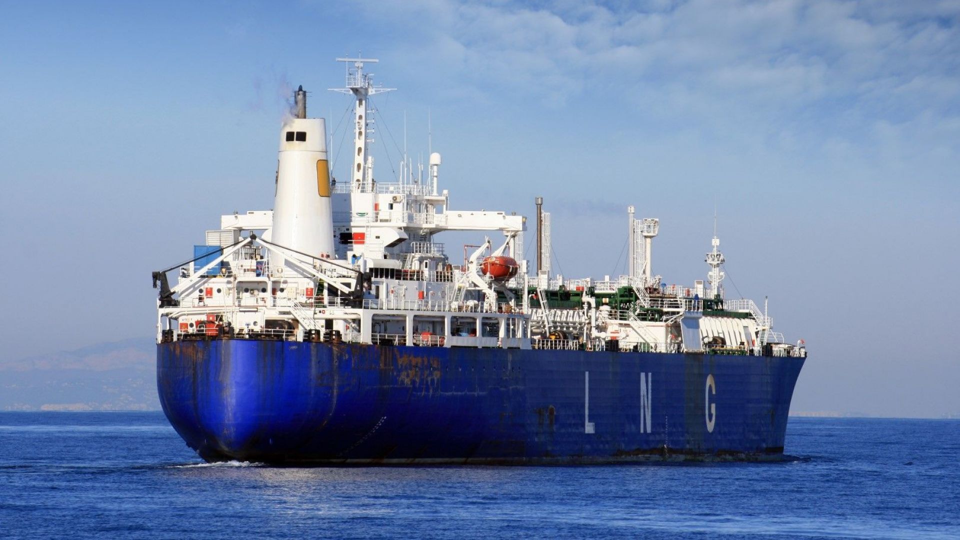 Газпром достави първата партида "зелен" втечнен природен газ за Европа