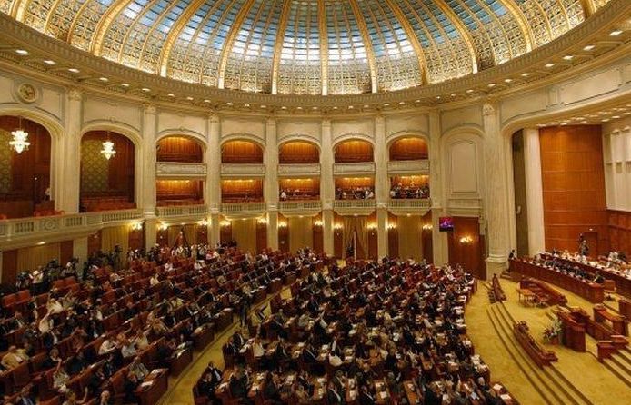 Румънският финансов министър иска глоби за журналисти за непроверена информация
