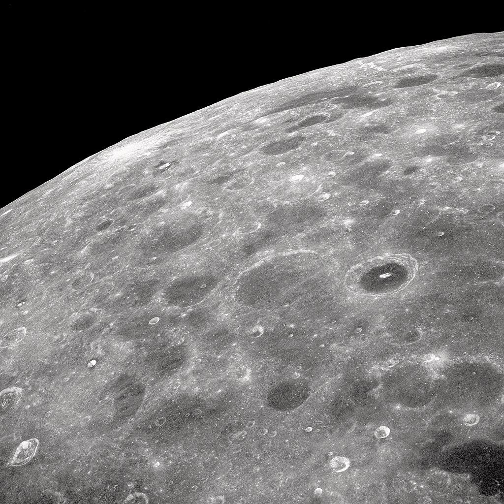 Луната видяна от Аполо 8