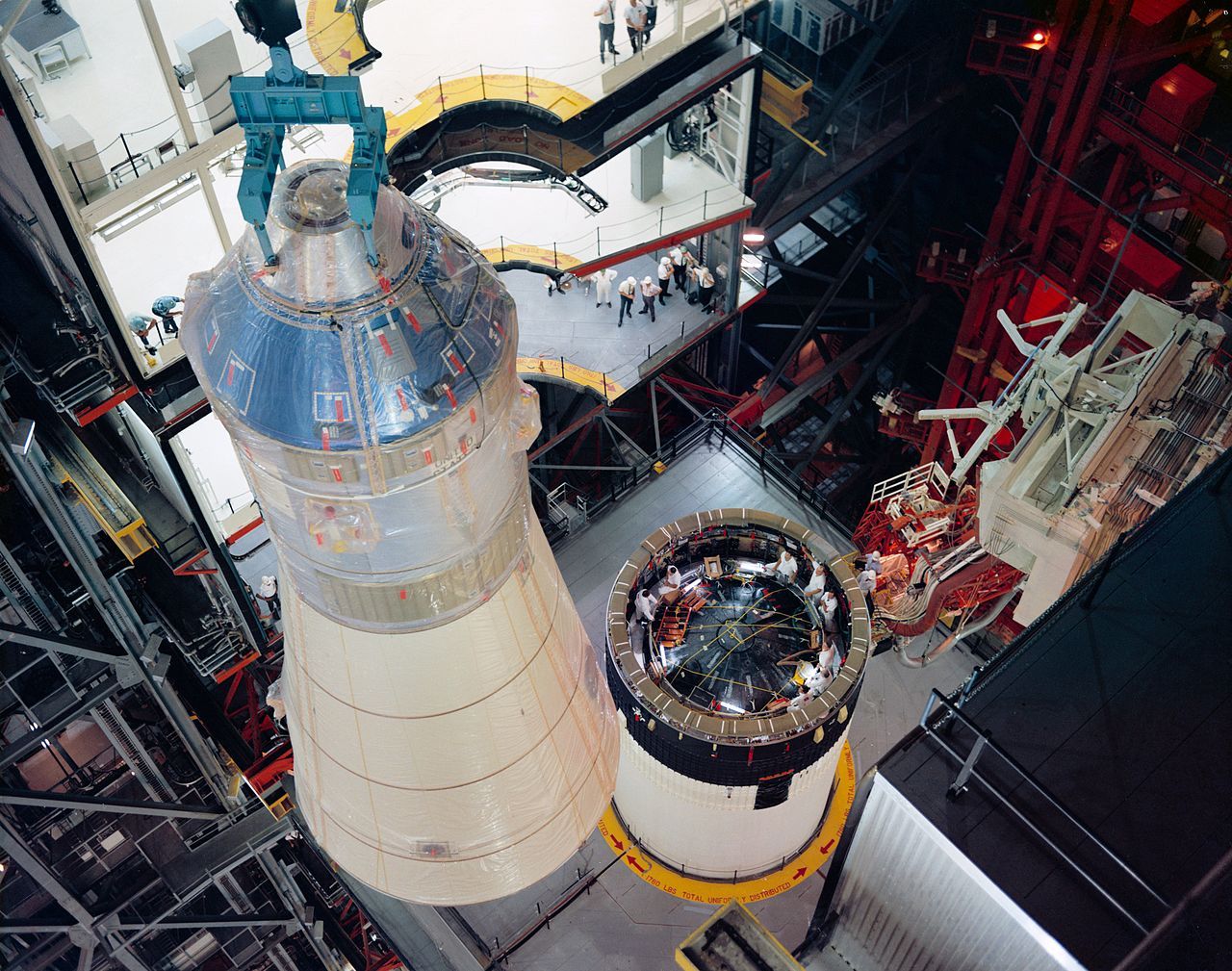 Сглобяването на ракетата "Сатурн 5"
