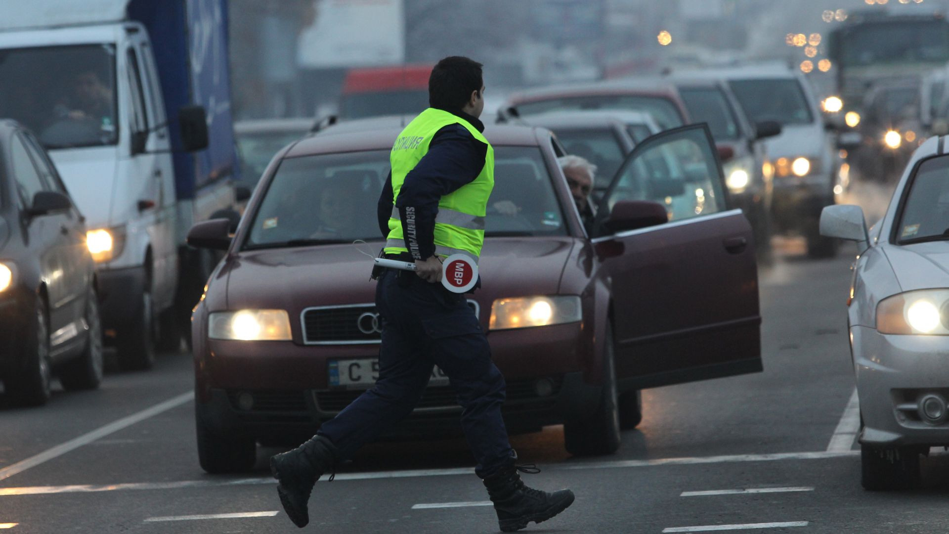 Голямото пътуване продължава Хиляди автомобили напуснаха столицата още в петък