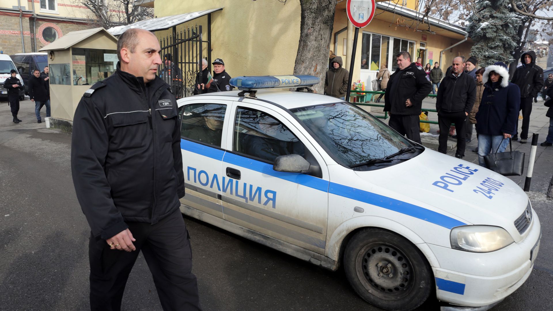 Десислава Иванчева и Биляна Петрова бяха изкарани от ареста на