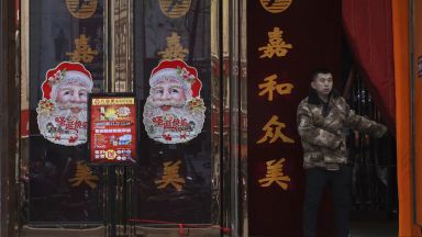 Четири китайски града забраниха коледна украса