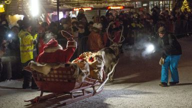 Дядо Коледа потегли от Лапландия да разнася подаръци по света