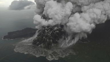 Експерти обясниха причините за смъртоносното цунами в Индонезия