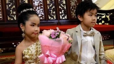 Необичайна будистка сватба на 6-годишни близнаци