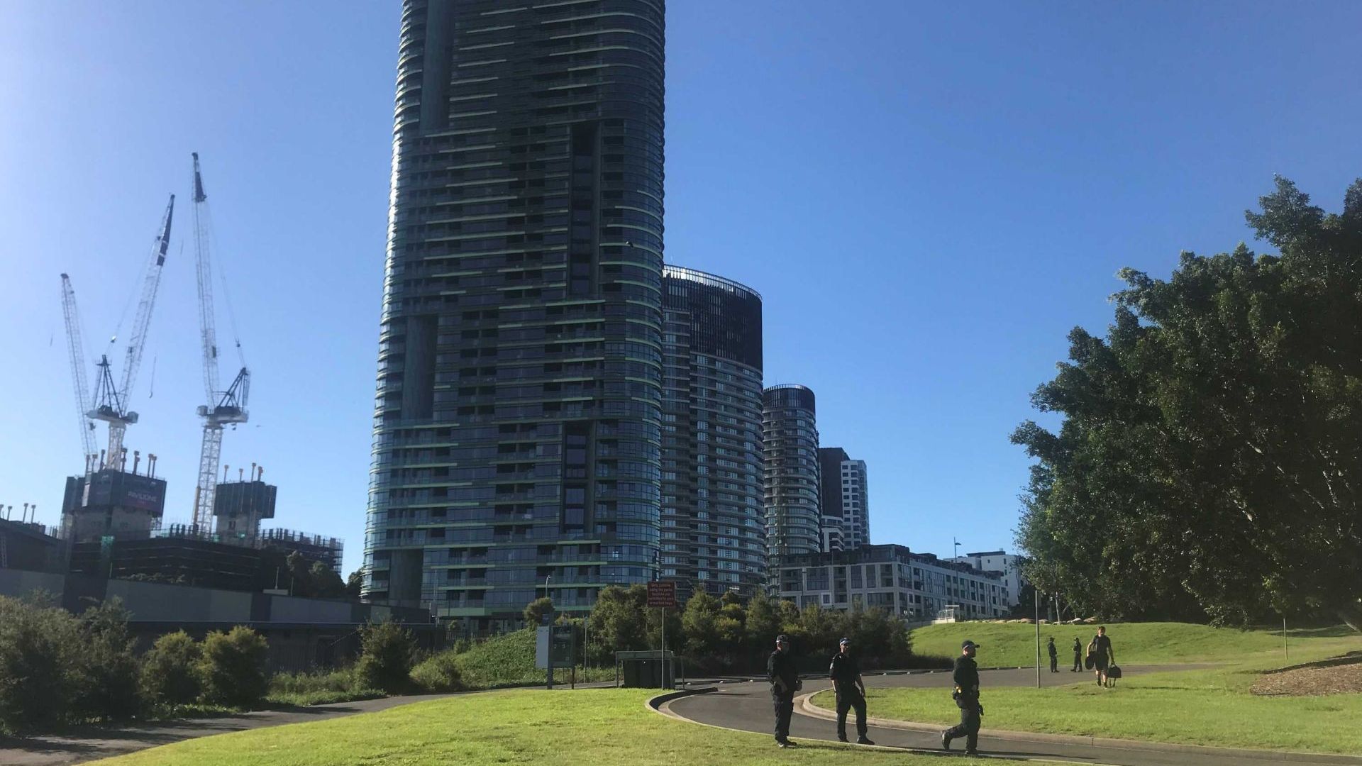 Жителите на новопостроения небостъргач Опал в Сидни ще бъдат евакуирани