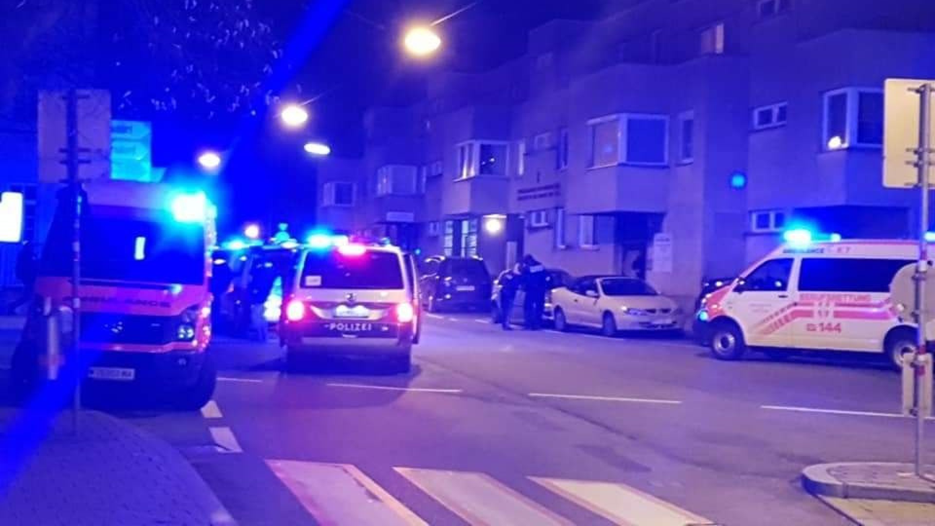 Между 8 и 15 души са пострадали при нападение в манастирска