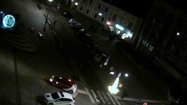 Заложническа драма в чешка банка, престъпник държи 8 души