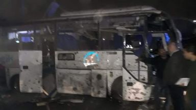 Атентат в Кайро, взривен е туристически автобус 