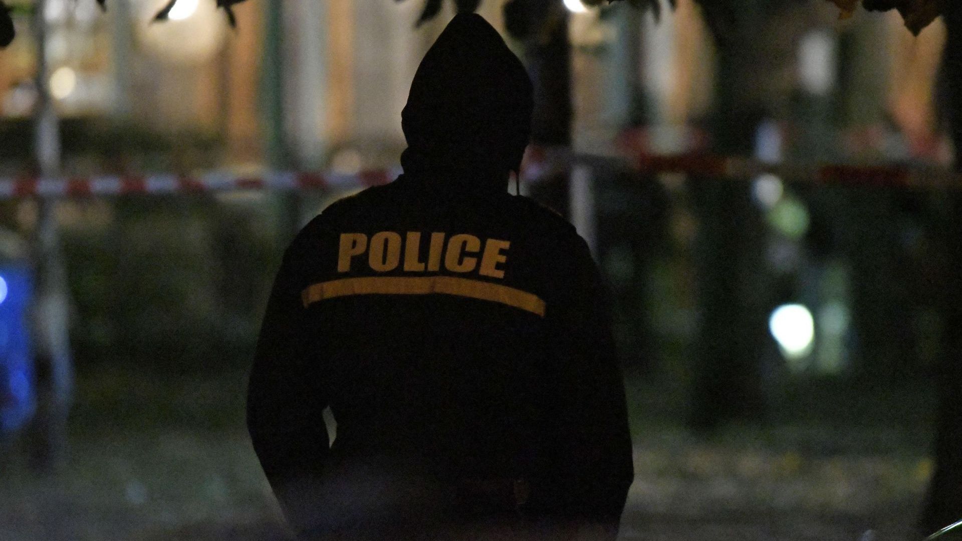 Млад мъж е бил тежко ранен при стрелба тази вечер