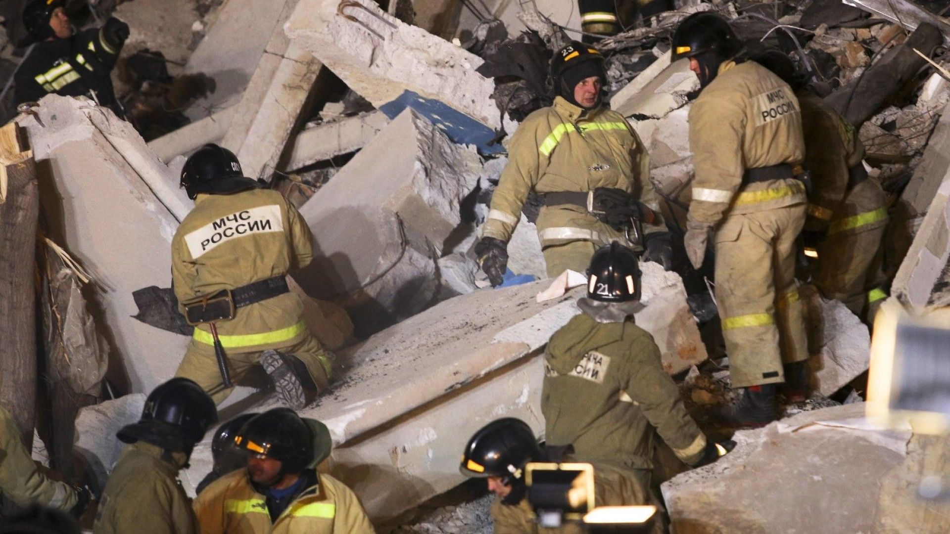 Четирима човека са загинали при частичното срутване на жилищна сграда