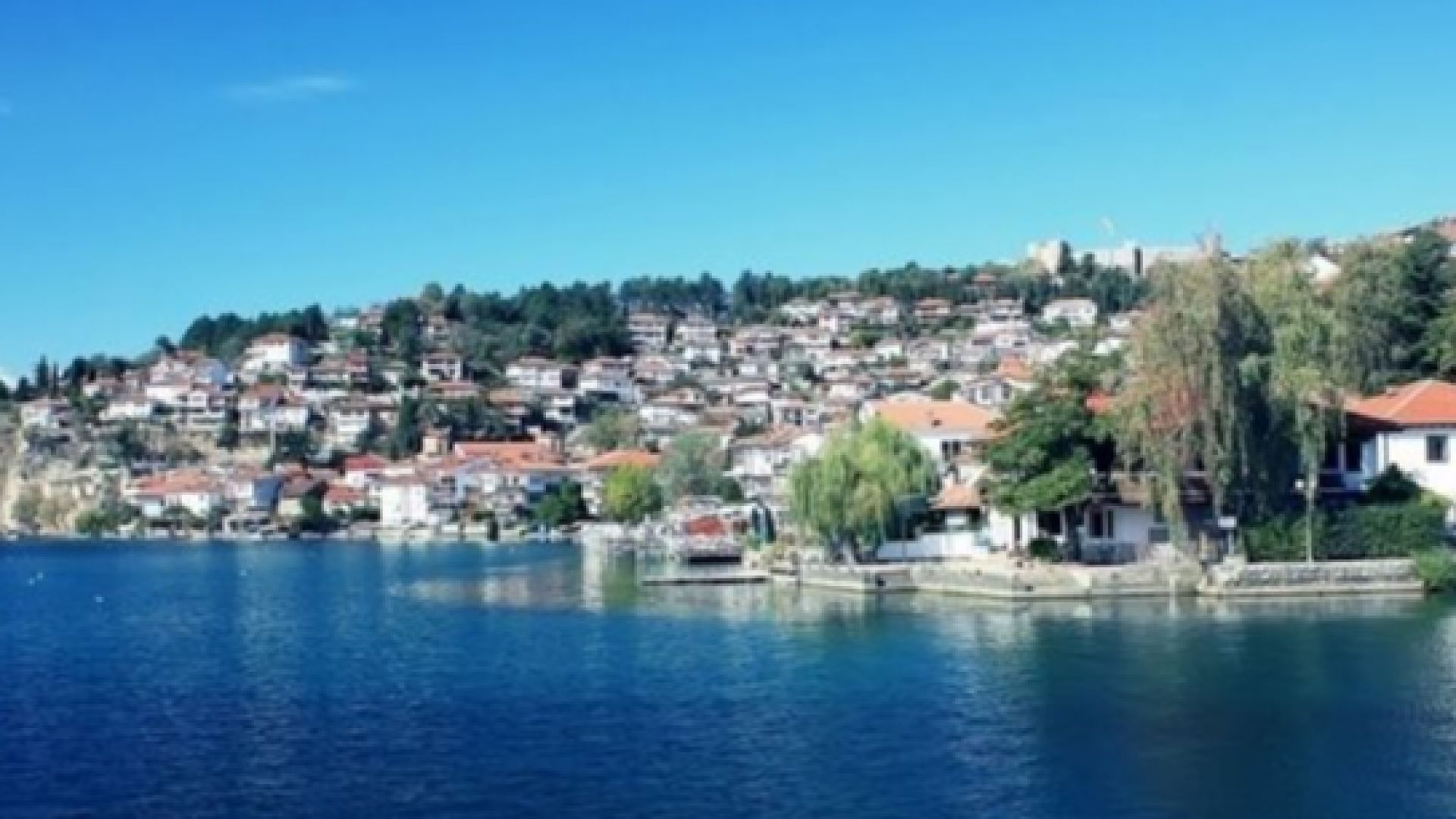Разрушават заведенията по брега на Охридското езеро 