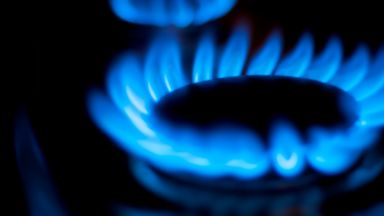 За пръв път от месец: Цената на газа в Европа падна, токът също тръгна надолу
