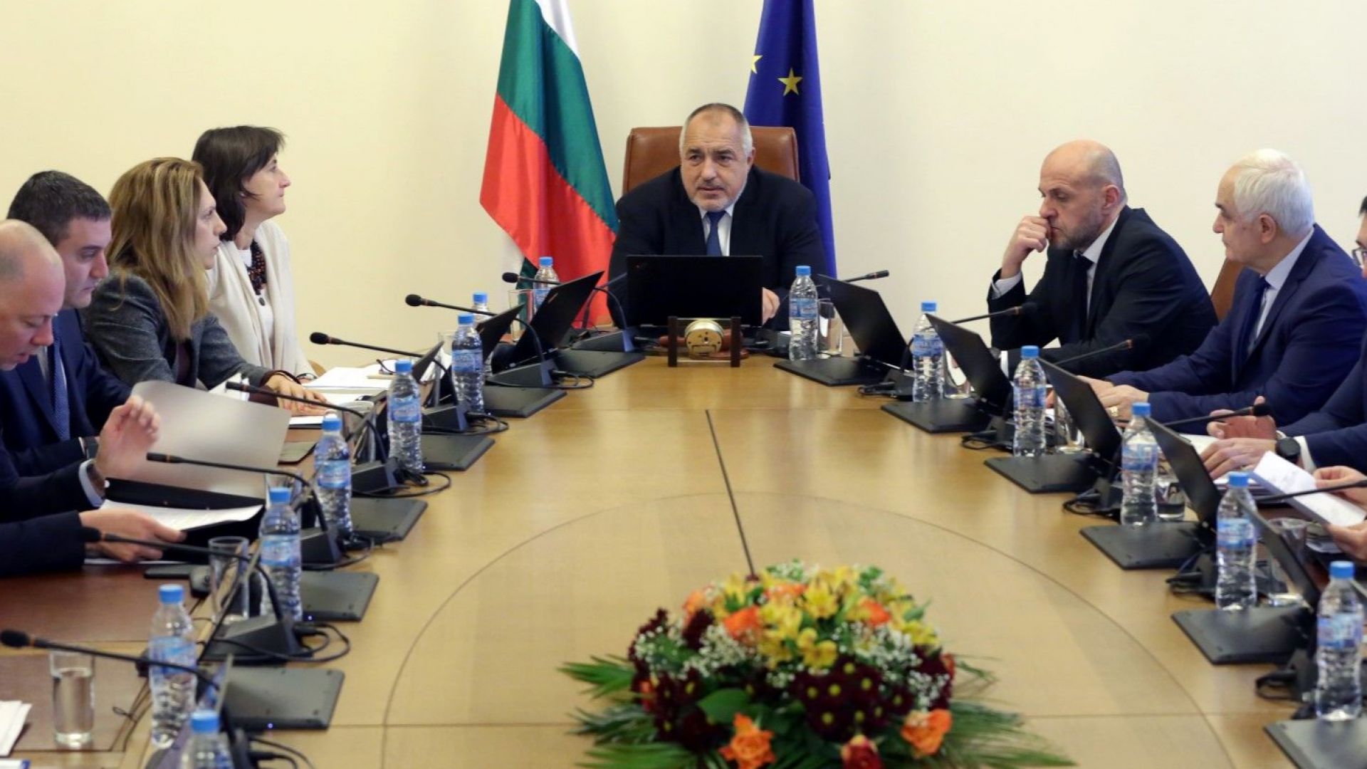 Няма воля за намаляване на държавната администрация каза пред БНР