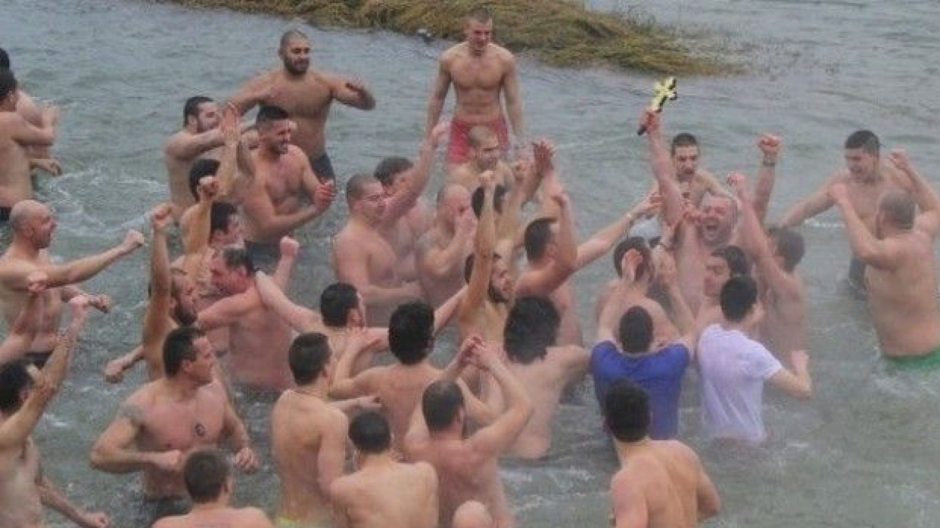 Православните християни които желаят да участват при изваждането на Богоявленския