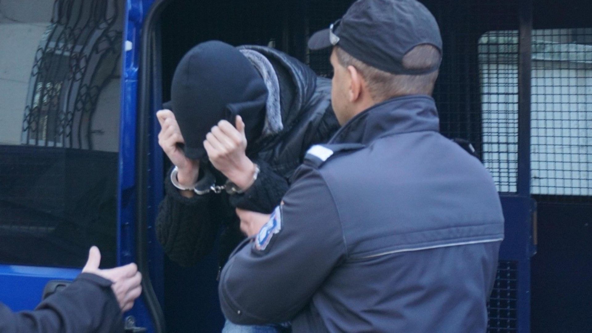 17 годишното момче от руско семейство което уби баща си в