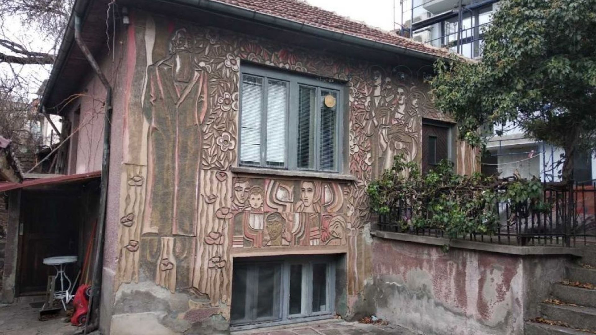 Шестнадесет картини от които девет на Владимир Димитров Майстора са откраднати