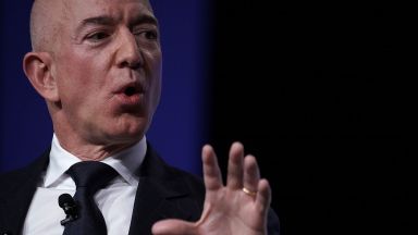 Нов световен лидер - Amazon изпревари Apple по пазарна капитализация