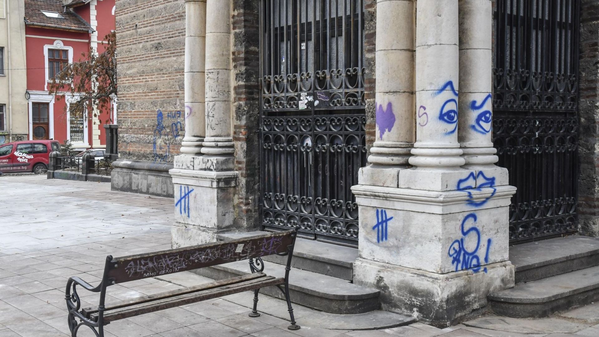 Нови мерки срещу драскането по фасадите на сградите в София