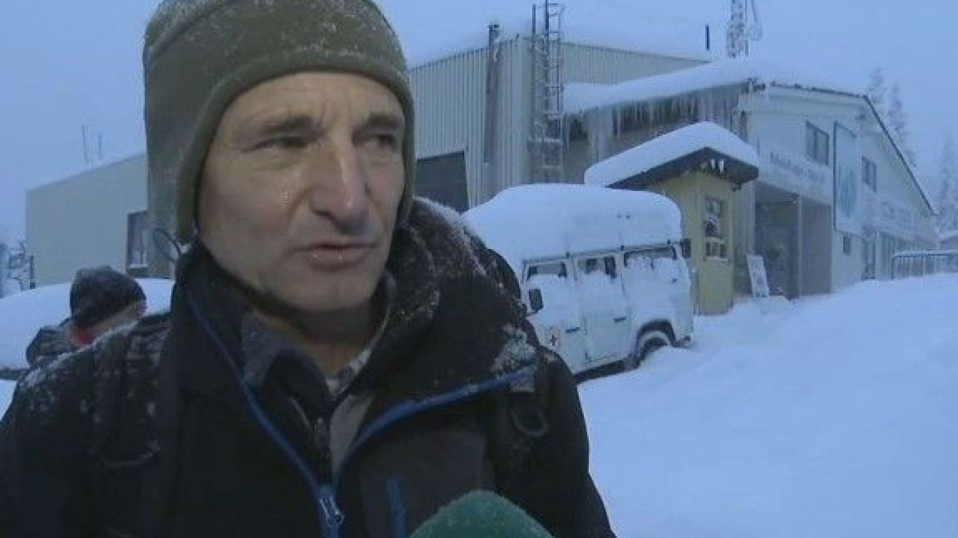 Хората които стопанисват заслона на Черни връх на Витоша до