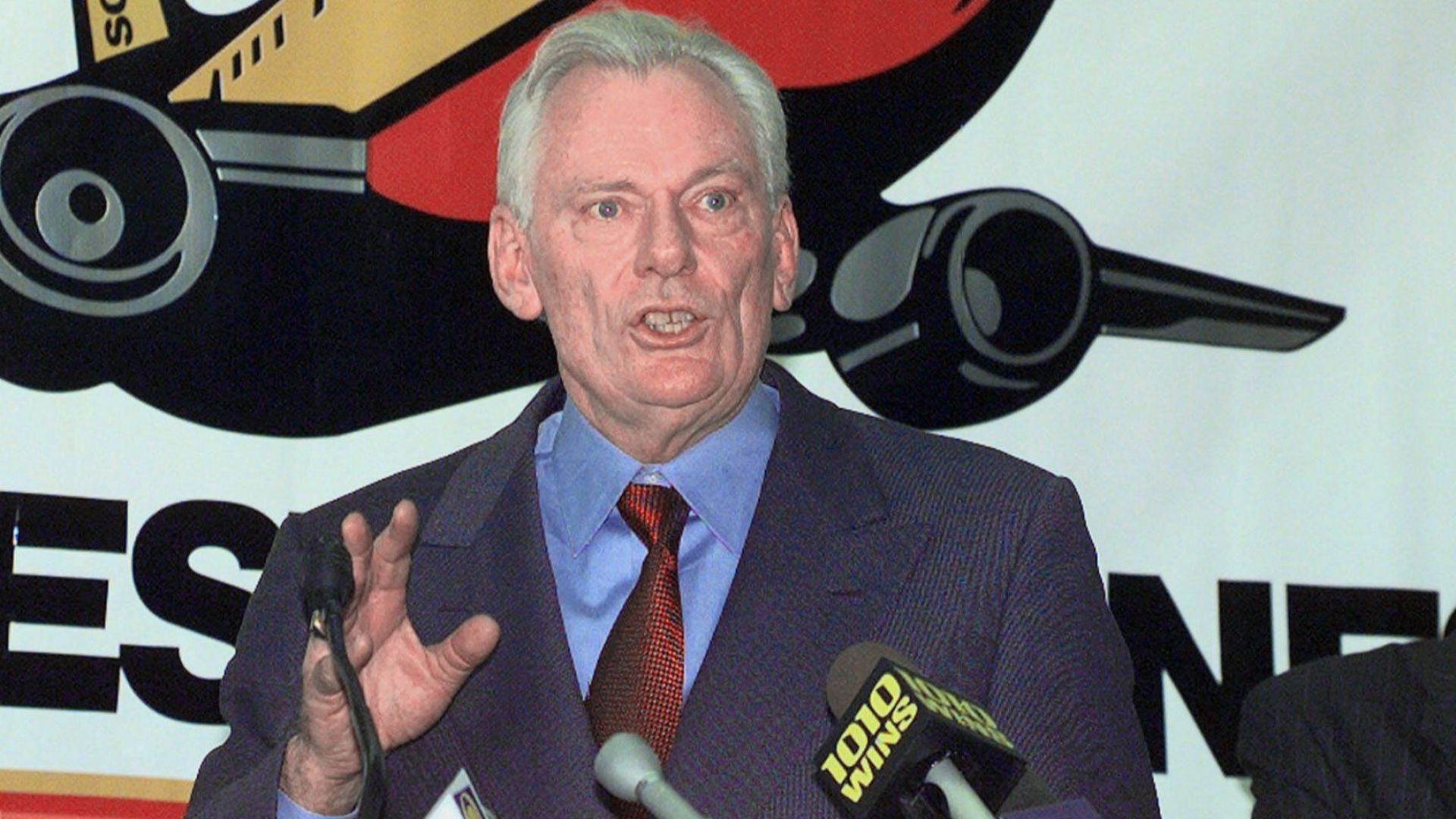 Хърб Келъхър бащата на нискобюджетните полети и основател на американската