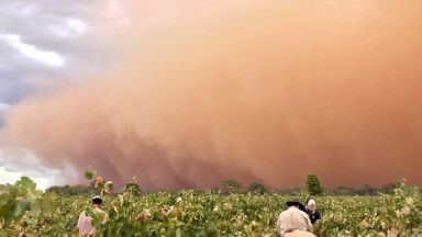 Пясъчна буря опустоши район в Австралия (видео)