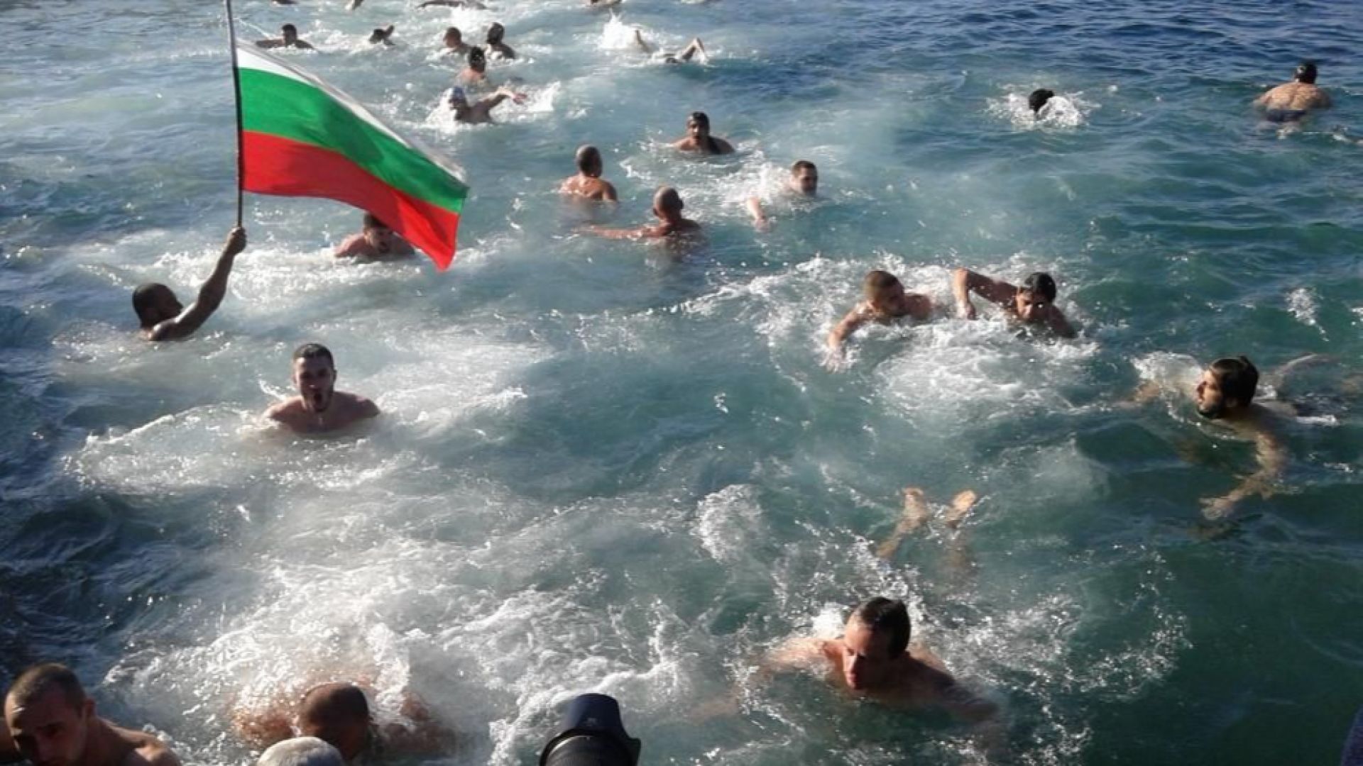 Водолази от военноморските сили ще бъдат в морето и ще