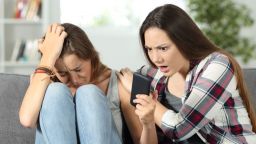 Момичетата са двойно по-застрашени от депресия, отключена от социалните мрежи