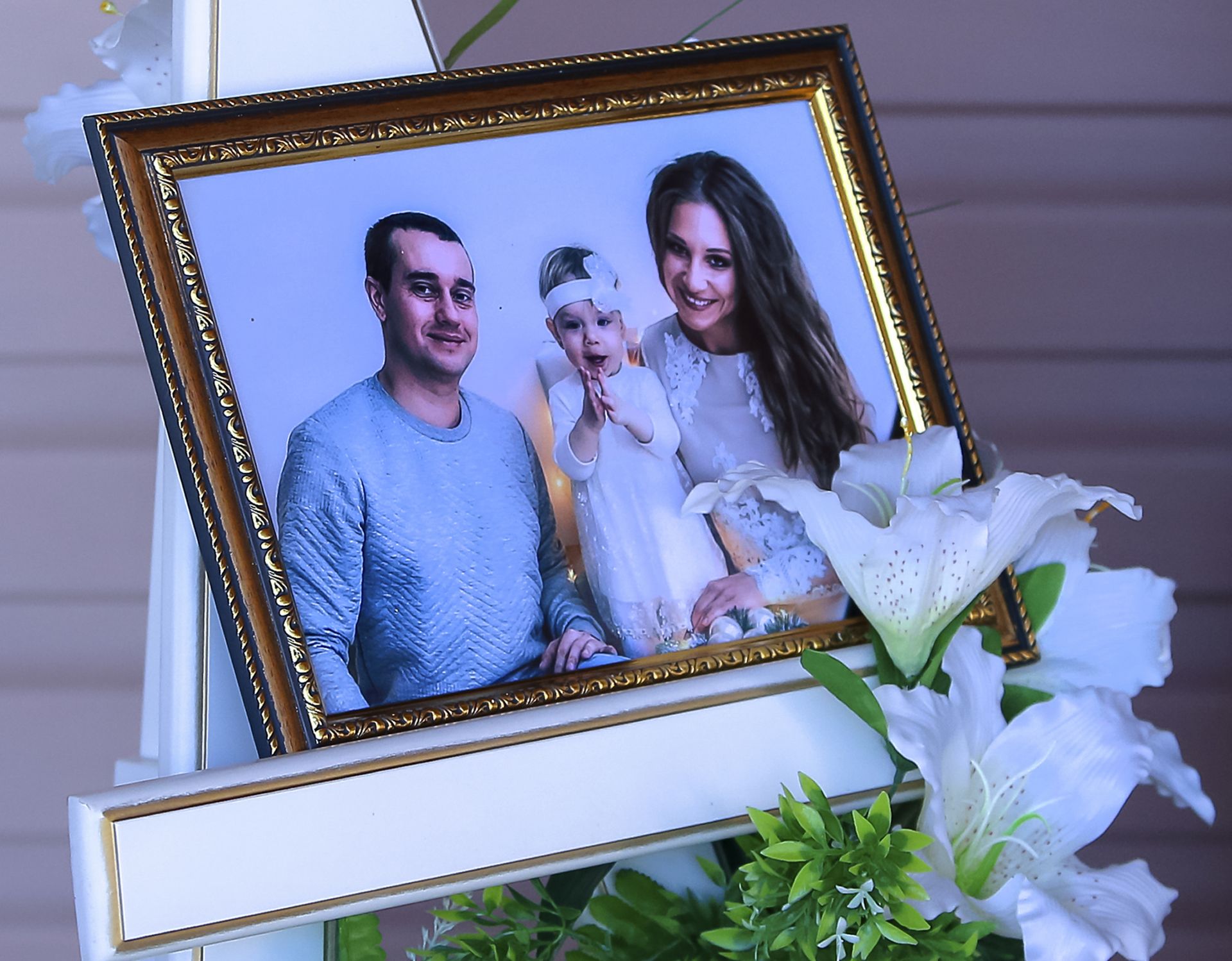 Игор и Анастания Крамаренко с дъщеричката си Милана загинаха под руините