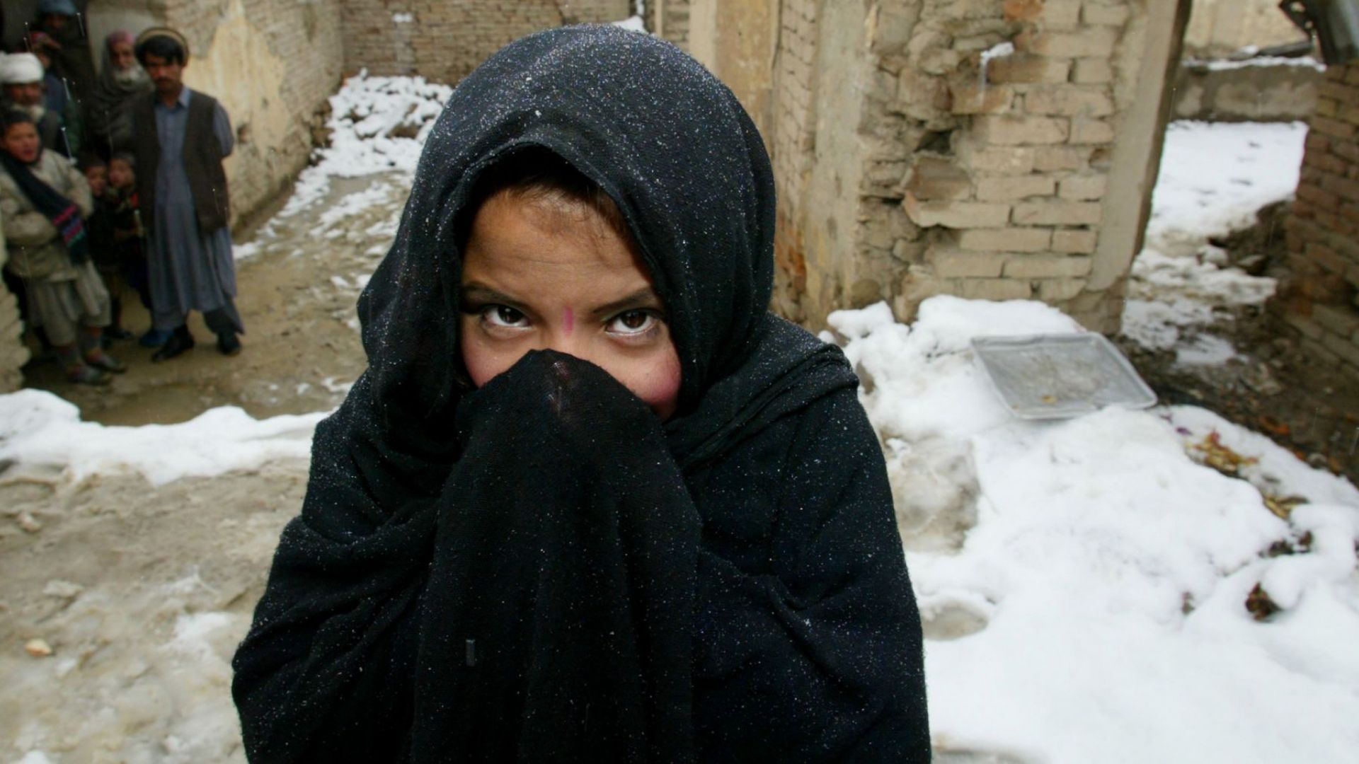 Жителите на Кабул се зарадваха днес на първия сняг за
