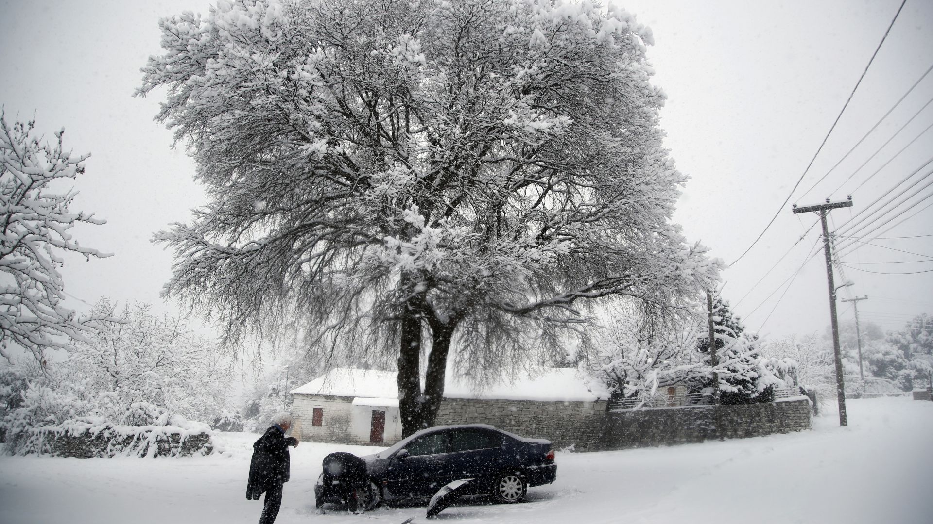 Сняг и лошо време обхванаха Балканите. От североизточната част на