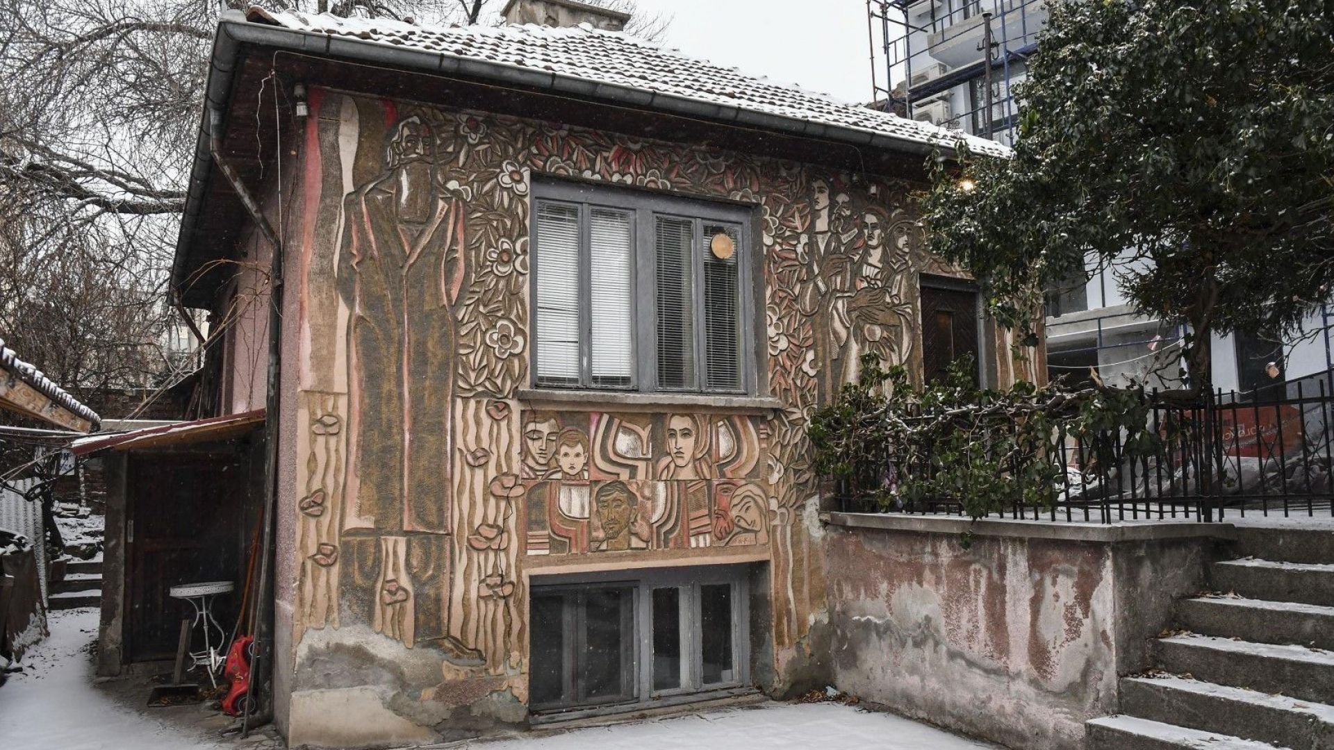 Прокуратурата повдигна обвинения след кражбата на картини на Владимир Димитров