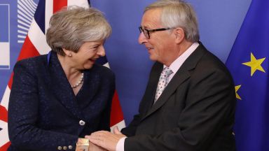 "Гардиън": Тереза Мей и Юнкер разговаряха „приятелски“ за Брекзит